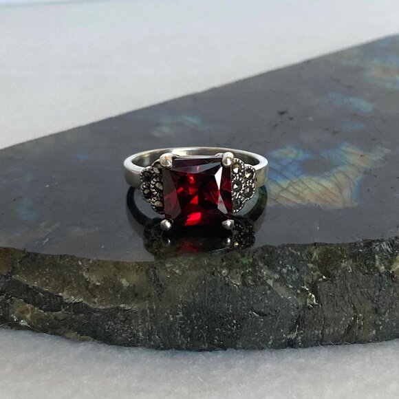 Sterling Silver 925 Square Garnet & Marcasite Accent Art Deco Style Ring Sz 7.75 - Picture 3 of 16